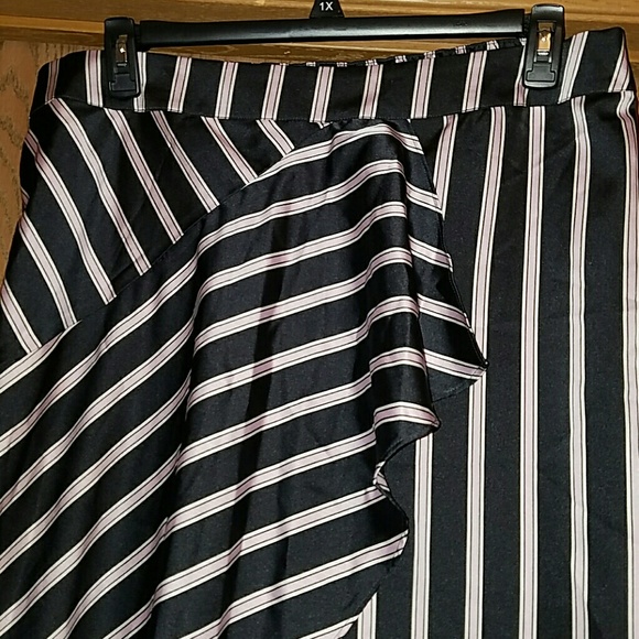 A new day asymetrical striped skirt - Picture 3 of 8